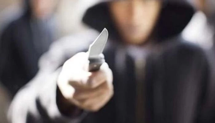 Ληστές με μαχαίρια ξυλοκόπησαν ξαδέρφια στον Καρέα!-Ακόμη ένα δείγμα της άγριας εγκληματικότητας